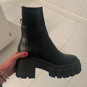 Steve Madden chunky black platform boots